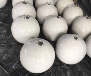 Plávajúci blatník plnený morskou polymočovinou